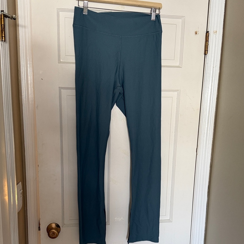 Old Navy power soft go dry Teal High-Waisted ribbed flare Leggings